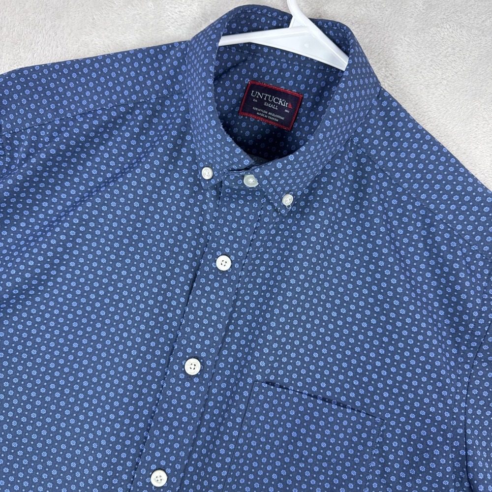 UNTUCKit Short Sleeve Blumond Geometric Button Down Size Small Performance